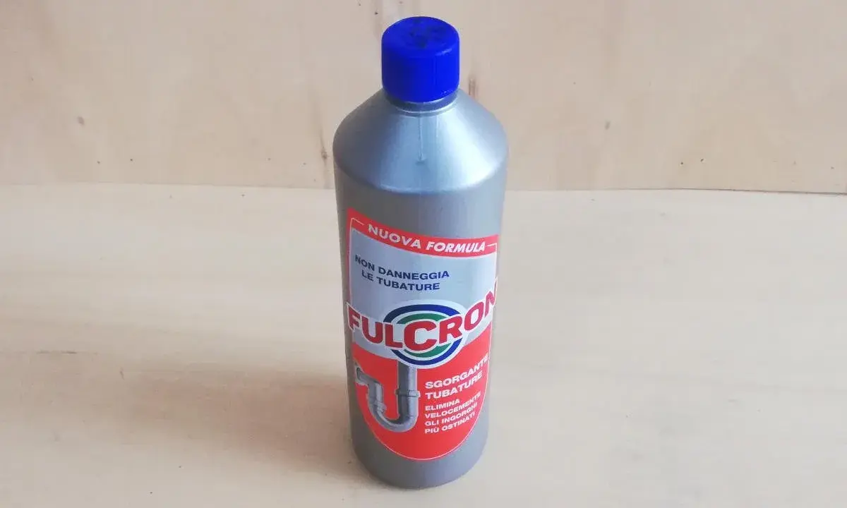Flacone di liquido idraulico Fulcron, per eliminare ingorghi senza causare danni alle tubature.