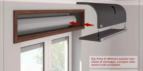 Installazione di un pannello per come isolare i cassonetti delle tapparelle. La fase 2 mostra l'inserimento di una base rigida e di un pannello curvabile.