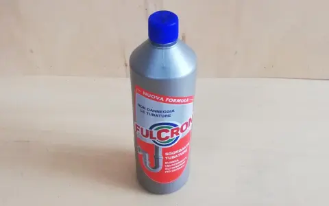 Flacone di liquido idraulico Fulcron, per eliminare ingorghi senza causare danni alle tubature.