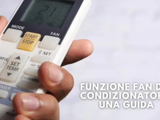 Mano che tiene un telecomando per il condizionatore, con il tasto "FAN" visibile. Guida alla funzione fan del condizionatore.