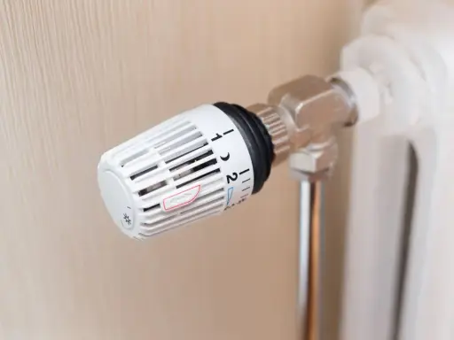 Termovalvola su termosifone: scopri come funziona il riscaldamento centralizzato con termovalvole per regolare la temperatura.