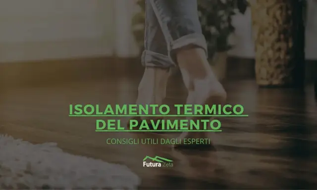 Piedi nudi su un pavimento in legno, con testo "Isolamento Termico del Pavimento". Un pavimento isolante rende la casa più confortevole.