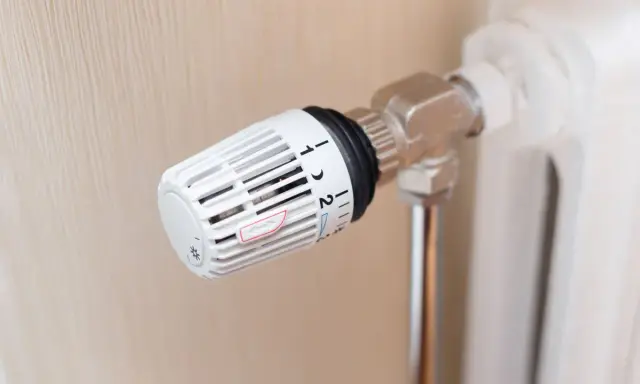 Termovalvola su termosifone: scopri come funziona il riscaldamento centralizzato con termovalvole per regolare la temperatura.