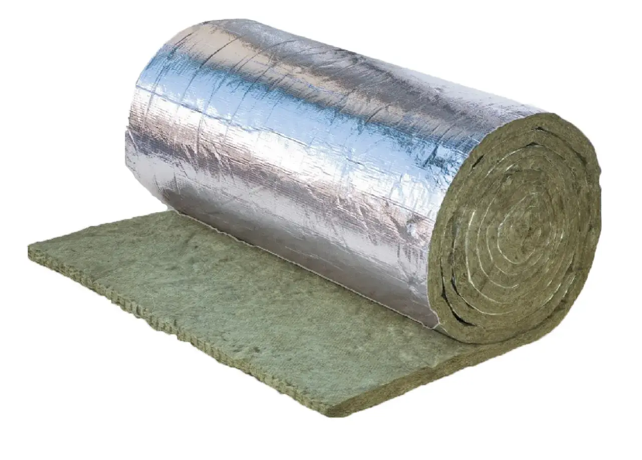 Rotolo di lana di roccia isolante con rivestimento riflettente in alluminio, pronto per migliorare l'efficienza energetica.